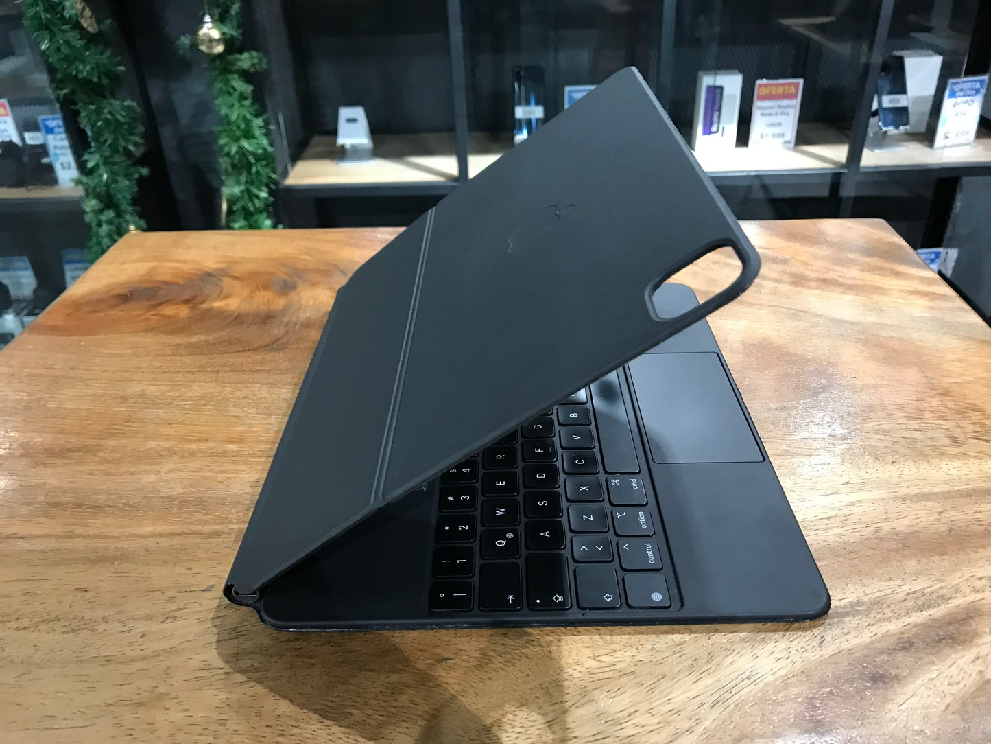 Apple Magic Keyboard  12.9" (Producto Único)