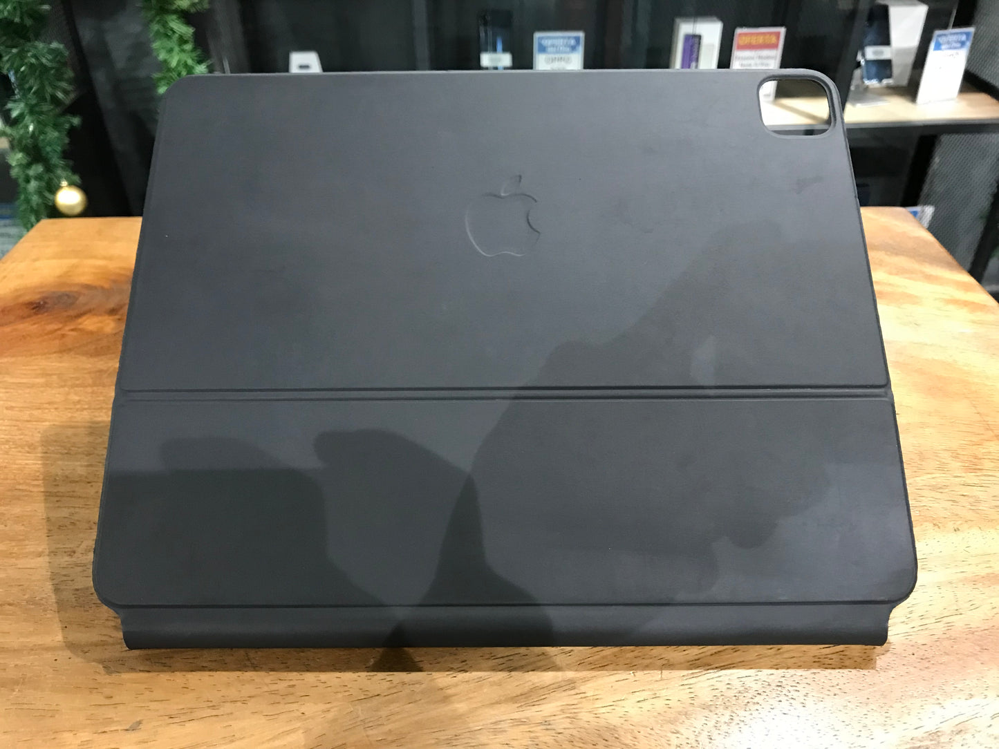 Apple Magic Keyboard  12.9" (Producto Único)