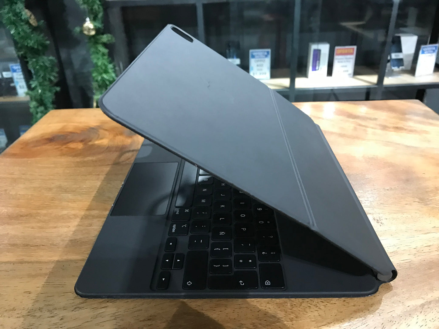 Apple Magic Keyboard  12.9" (Producto Único)