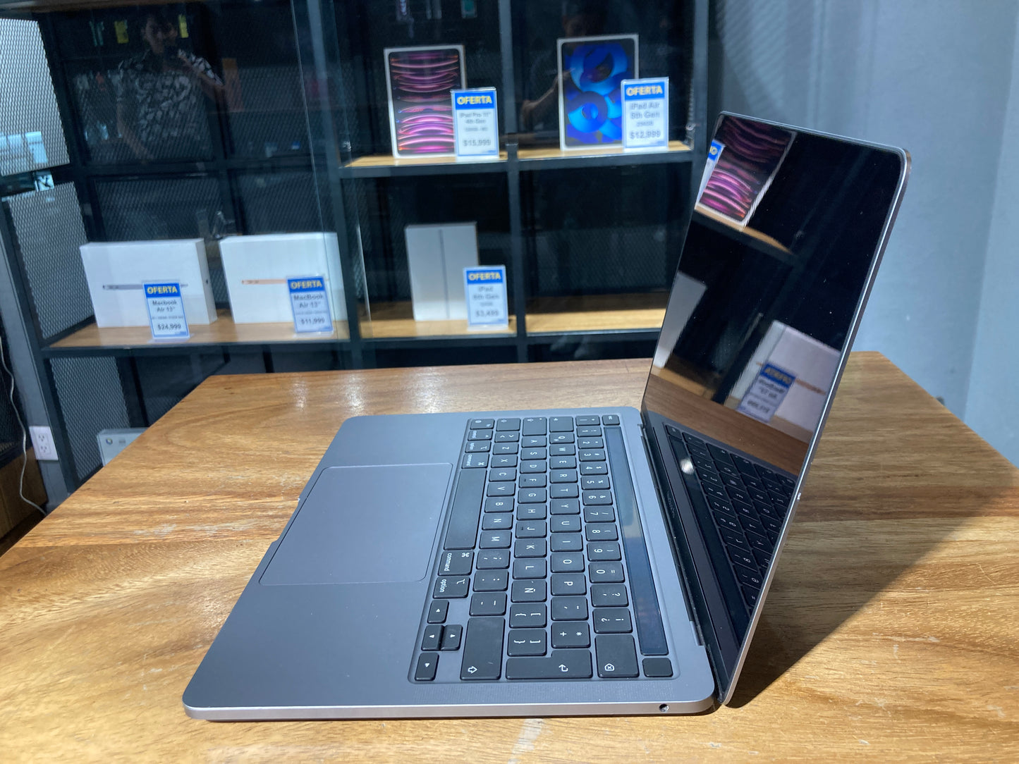 MacBook Pro 13" M1 256GB (Producto Unico)