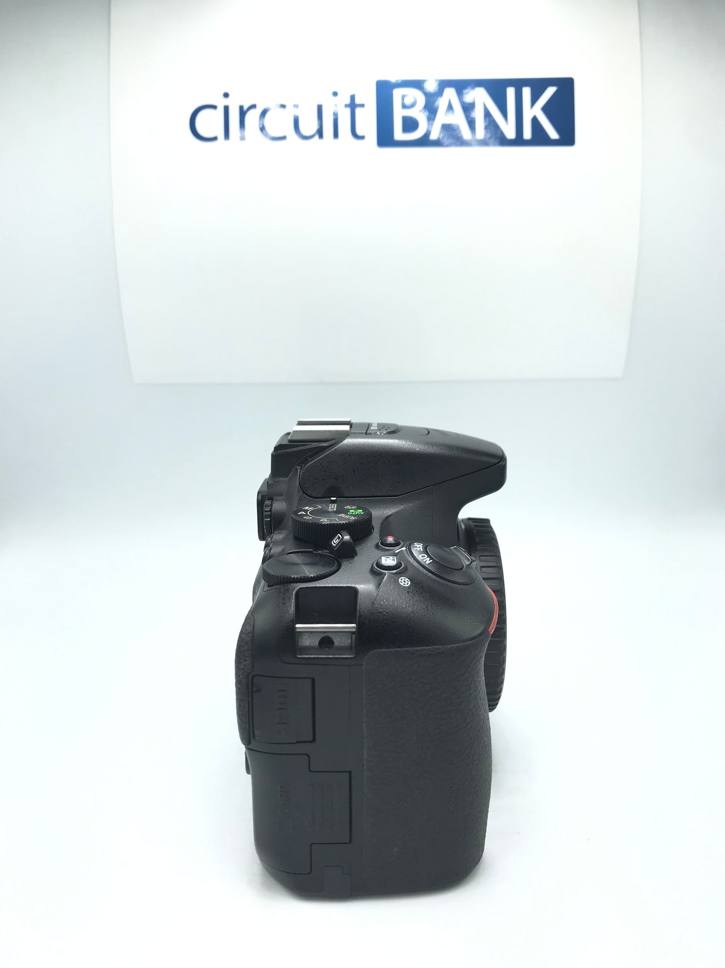 Cámara Nikon D5500 (Producto Unico)