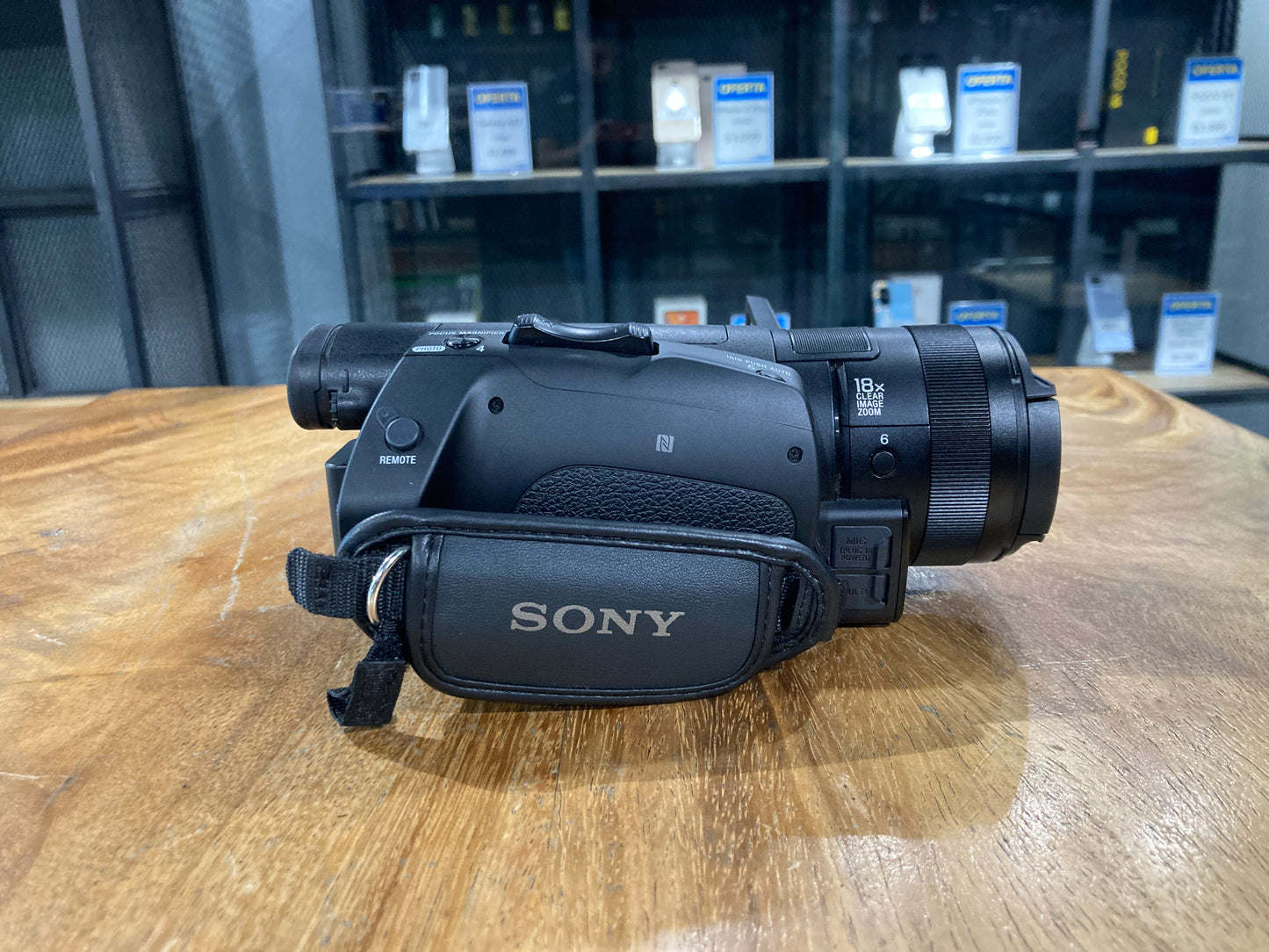 Videocámara Sony FDR-AX700 4K HDR (Producto Unico)