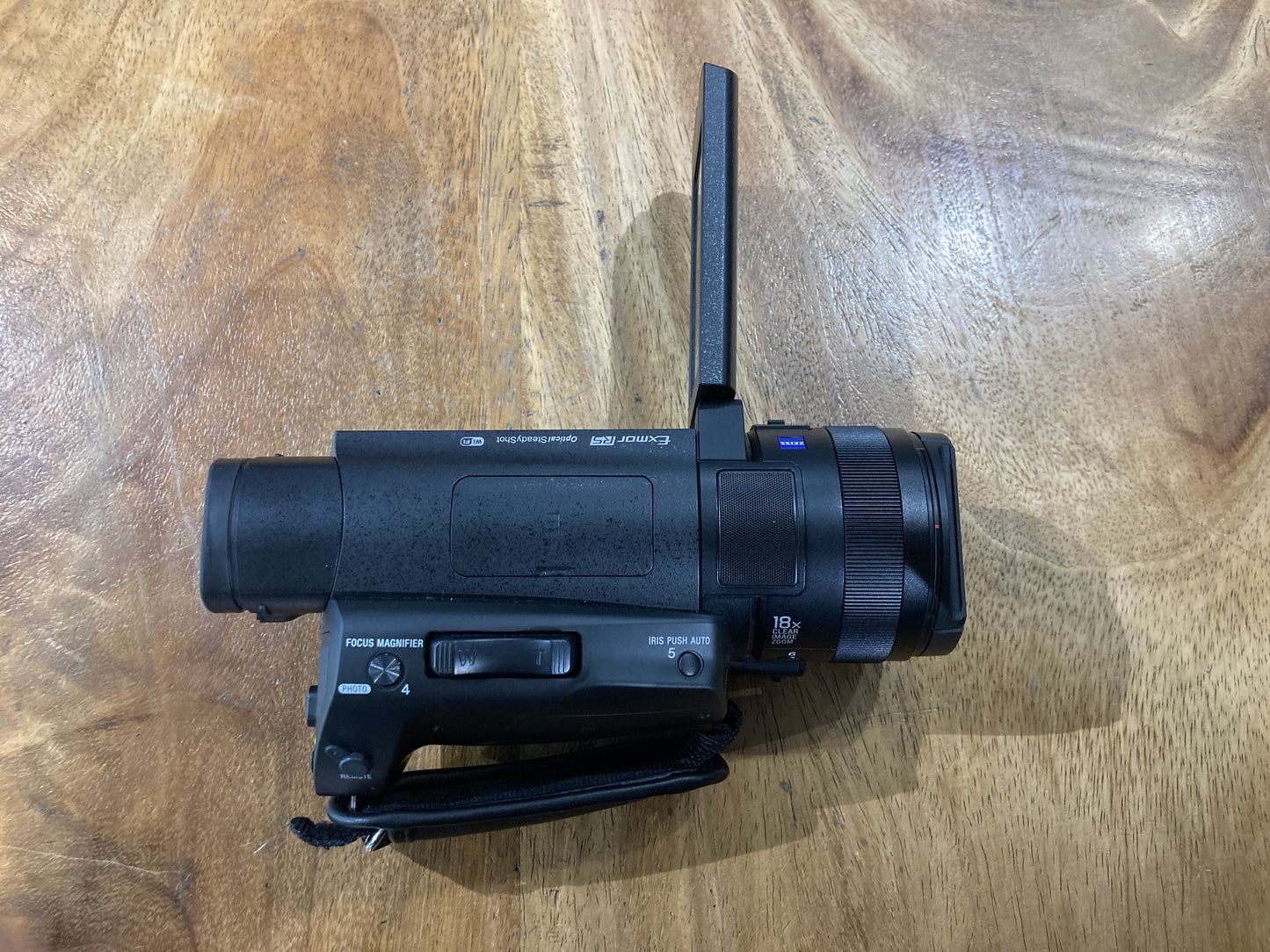 Videocámara Sony FDR-AX700 4K HDR (Producto Unico)