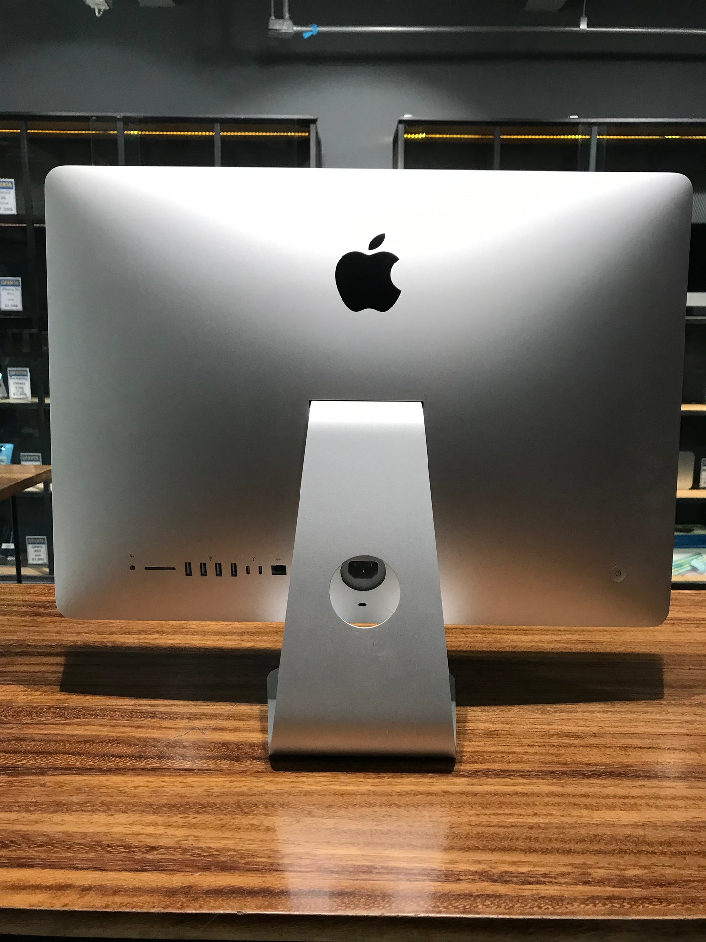 iMac 21.5" Retina 4k 2017 (Producto Unico)