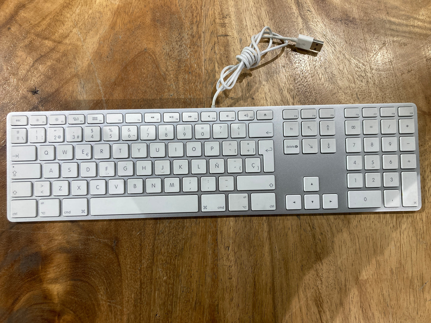 Wired  KeyBoard A1243 (Producto Único)