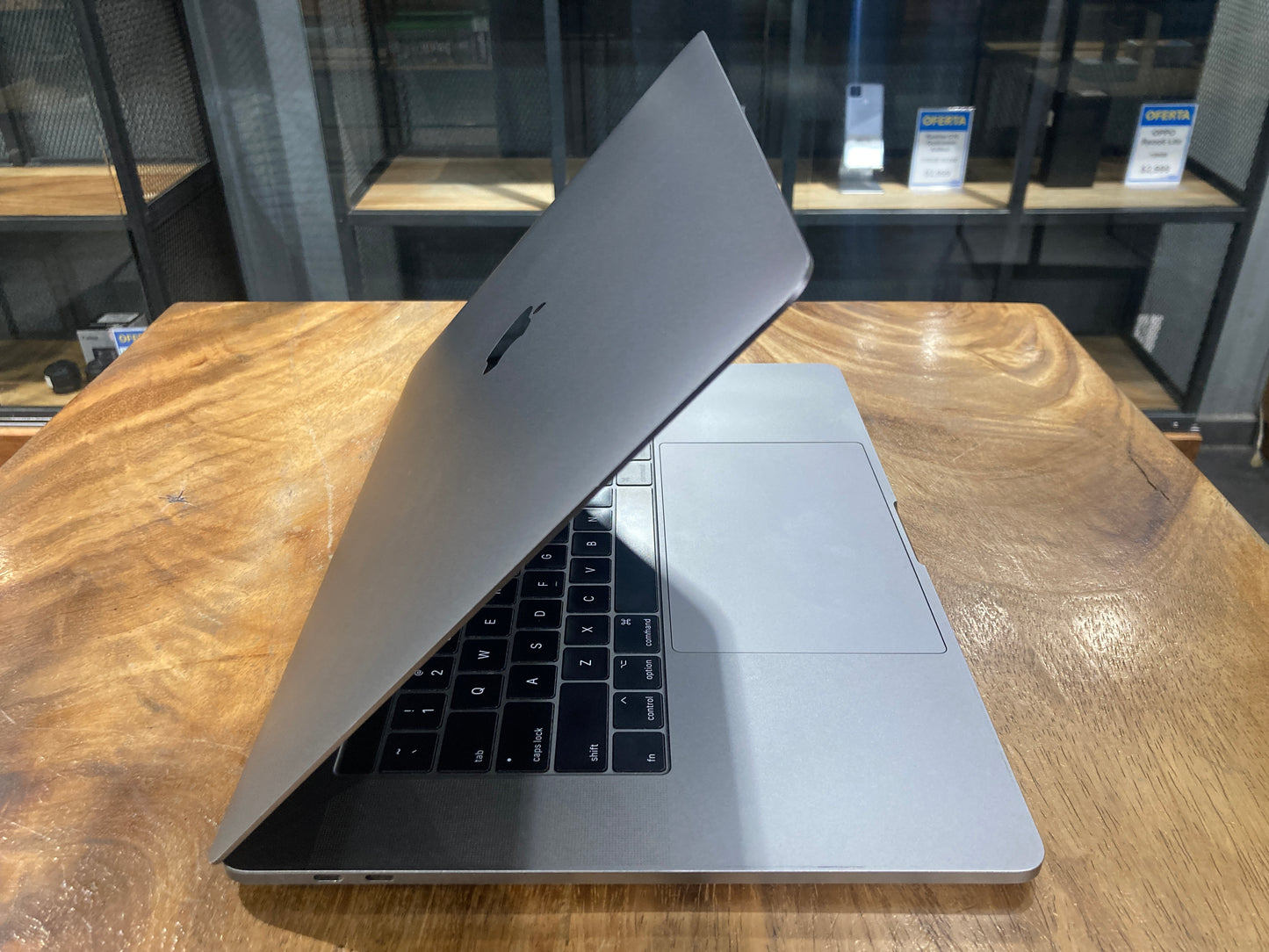Macbook Pro 15" Touchbar 2017 ( Producto Único)