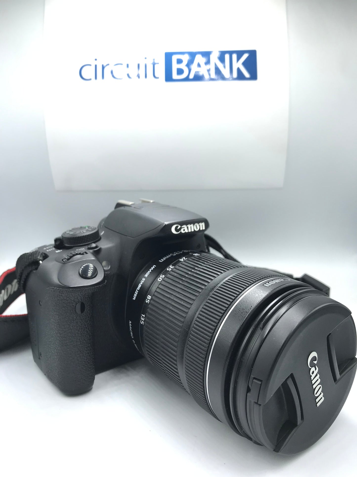 Canon EOS Rebel T5i + Lente EF-S 18-135mm (Producto Unico)