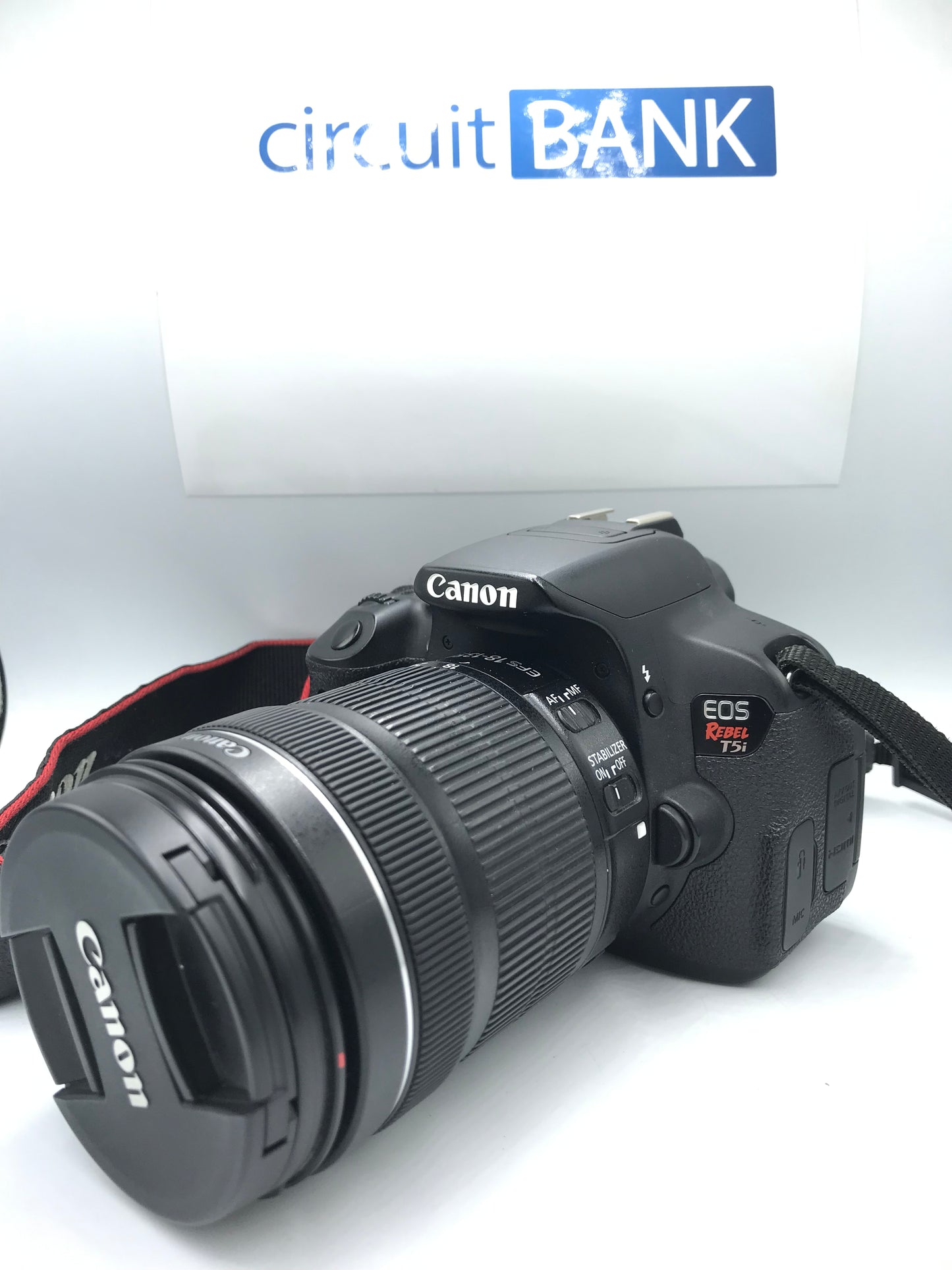 Canon EOS Rebel T5i + Lente EF-S 18-135mm (Producto Unico)