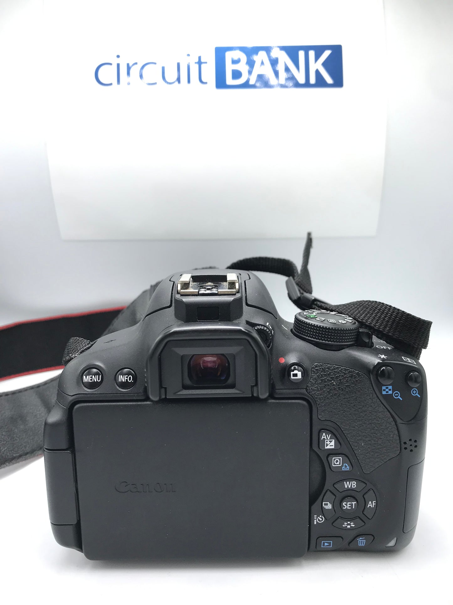 Canon EOS Rebel T5i + Lente EF-S 18-135mm (Producto Unico)