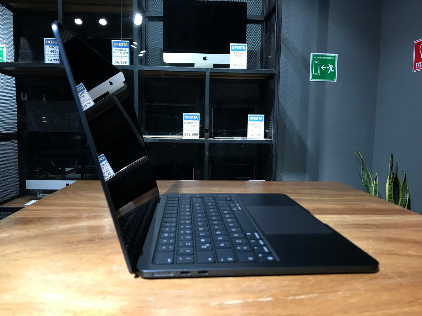 MacBook Air M2 2022 (Producto Unico)