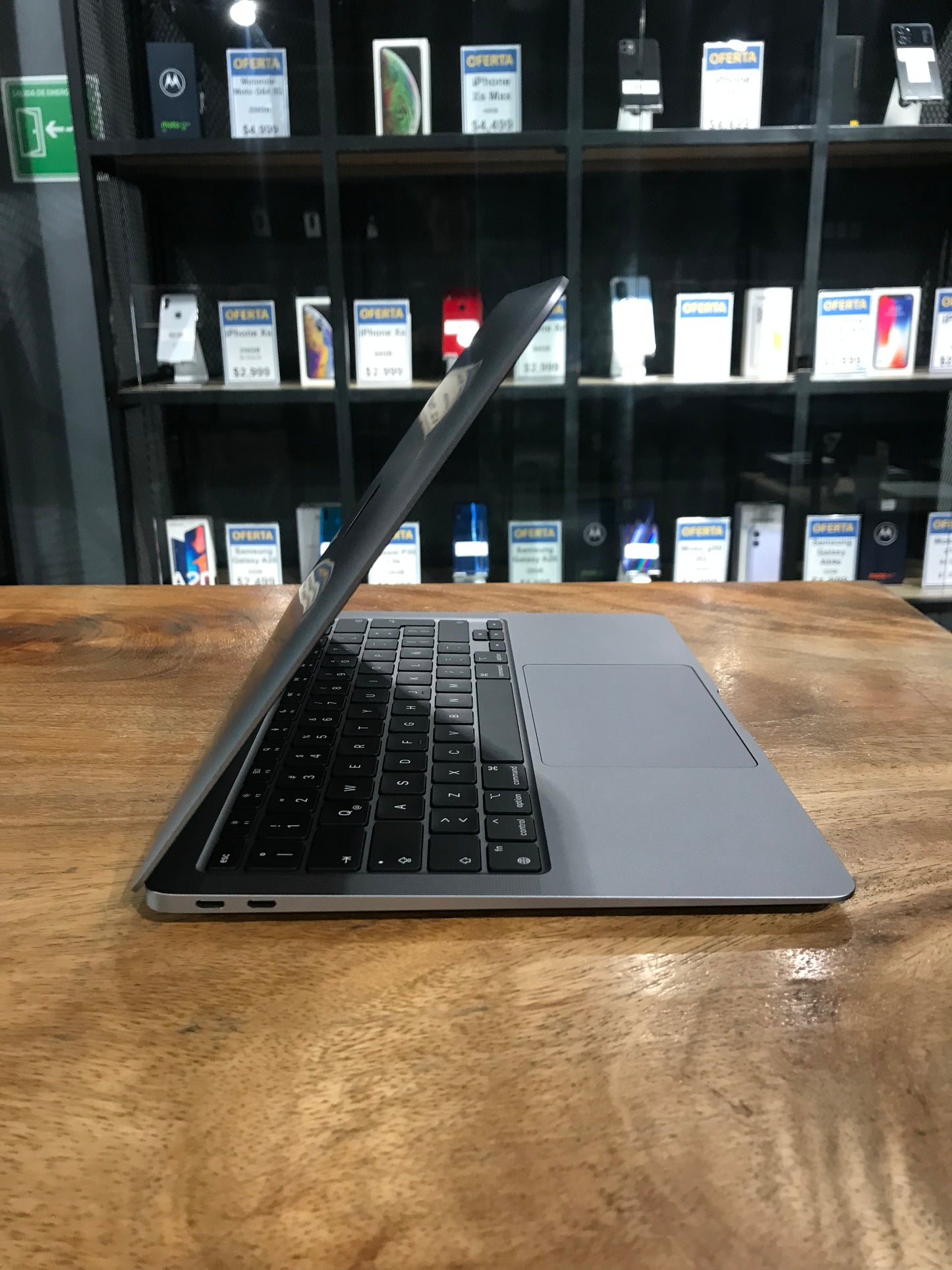 MacBook Air 13" M1 2020 256GB (Producto Unico)