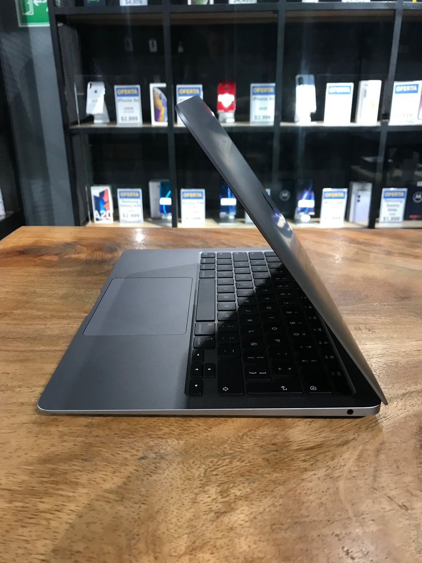 MacBook Air 13" M1 2020 256GB (Producto Unico)