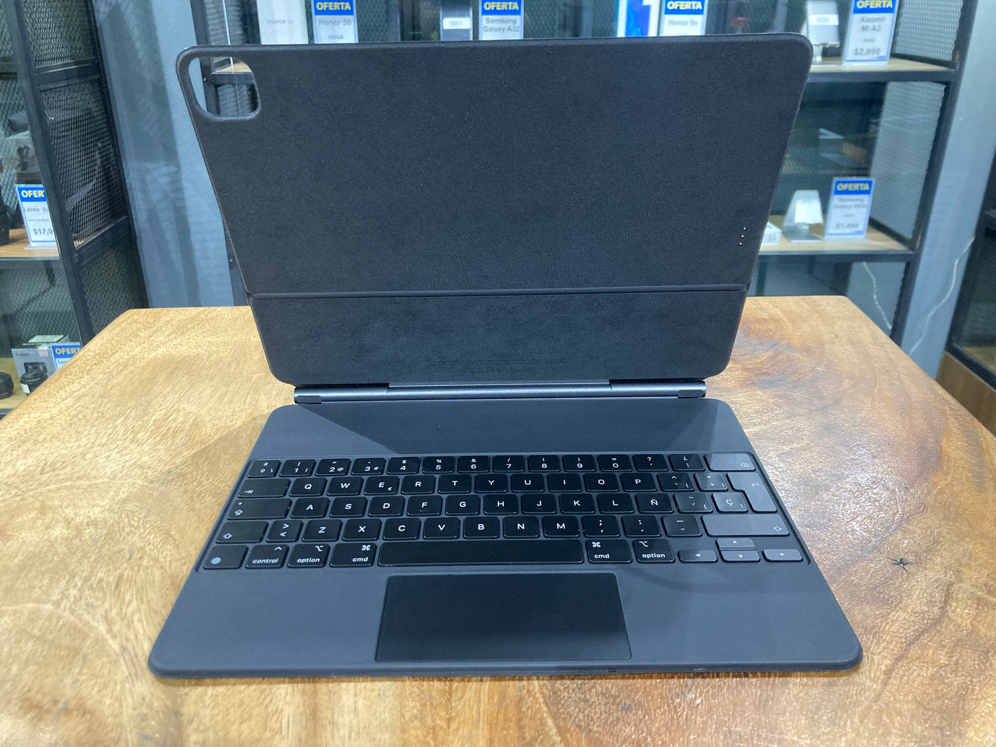 Apple Magic Keyboard  12.9" (Producto Único)