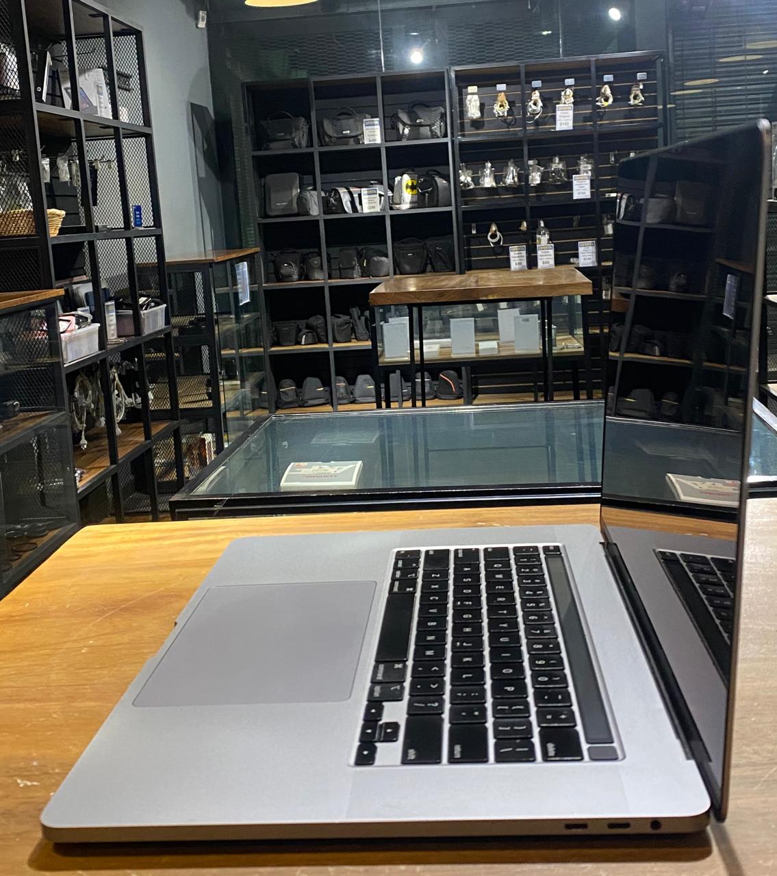 MacBook Pro 2019 16" 512GB / 16GB RAM Touch Bar