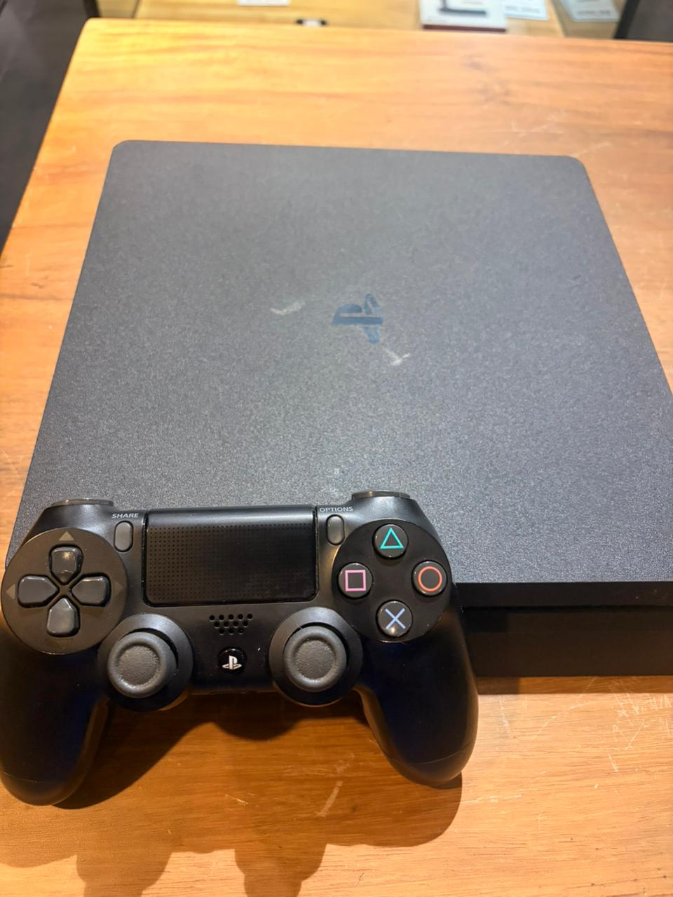 PS4 Slim 1 TB