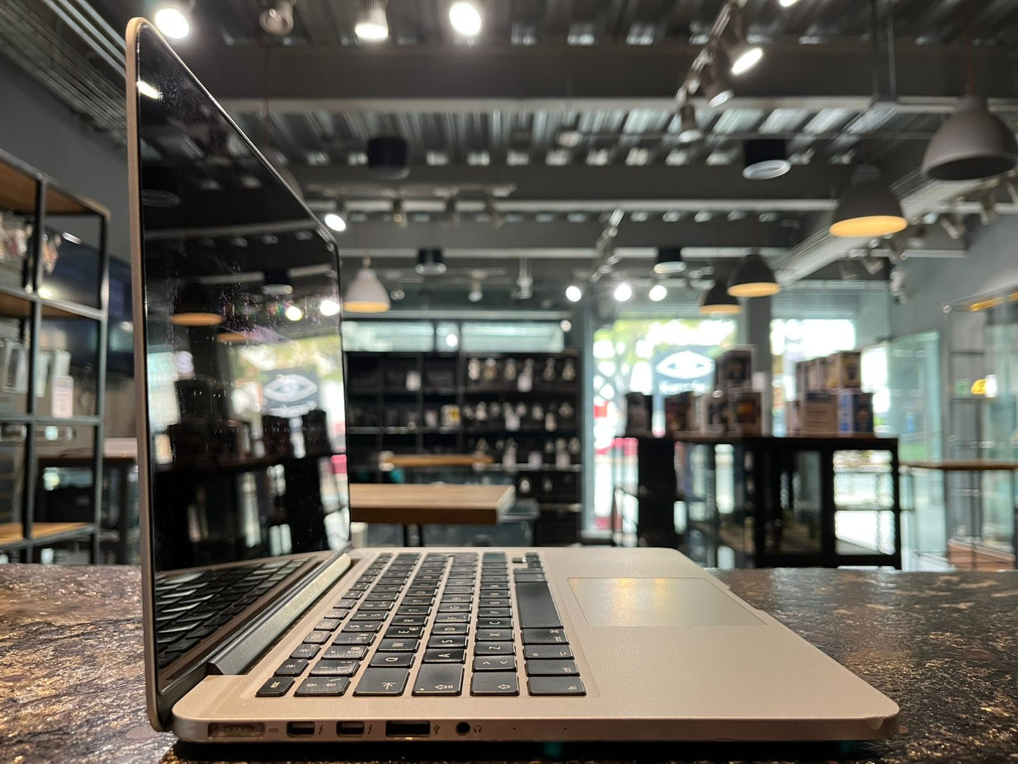 Apple MacBook Pro 13" /256GB SSD /8GB RAM (2014)