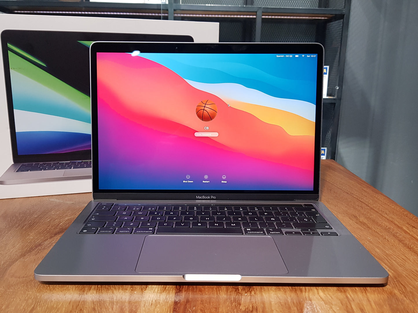 MacBook Pro 13" (A2338) (Producto Único)