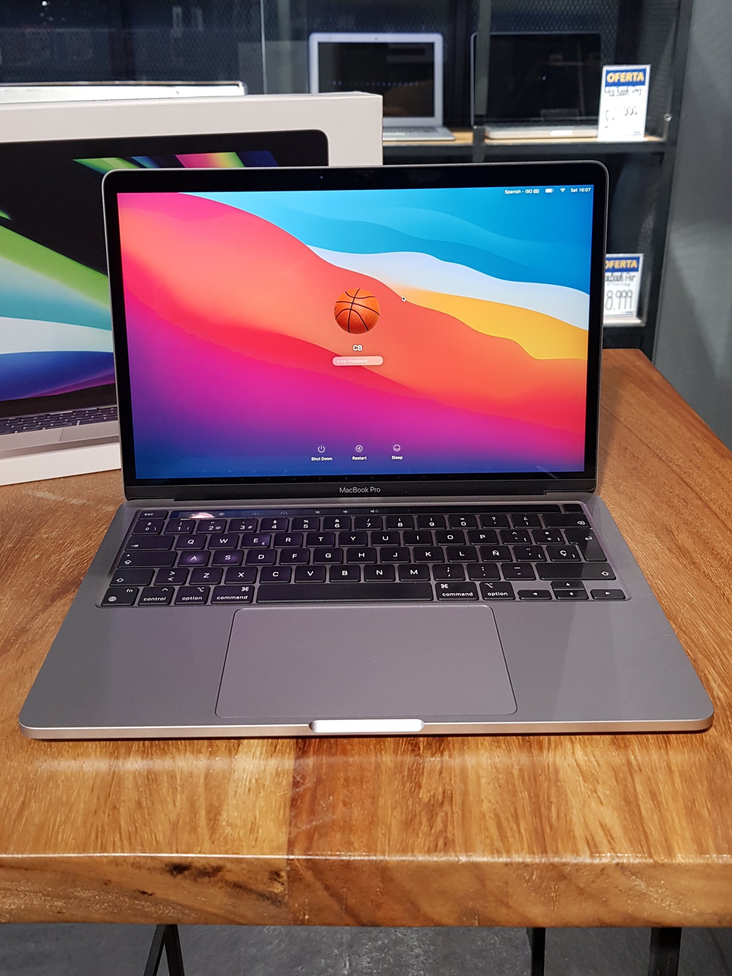 MacBook Pro 13" (A2338) (Producto Único)