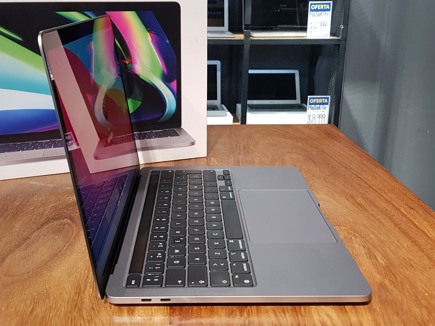 MacBook Pro 13" (A2338) (Producto Único)