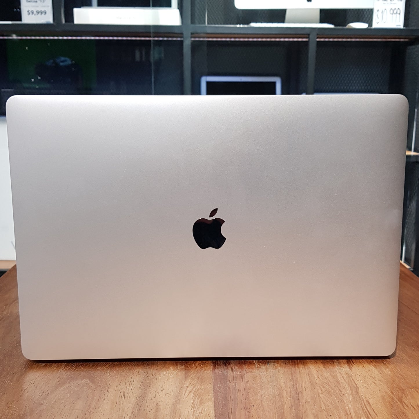 Macbook Pro Retina 16" (Producto Único)