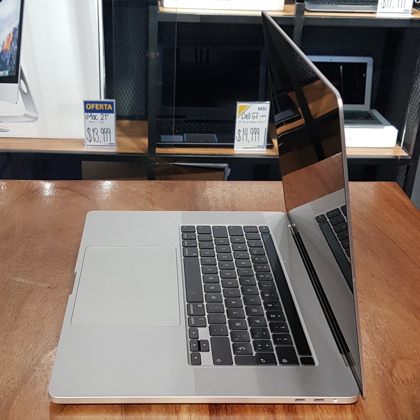 Macbook Pro Retina 16" (Producto Único)
