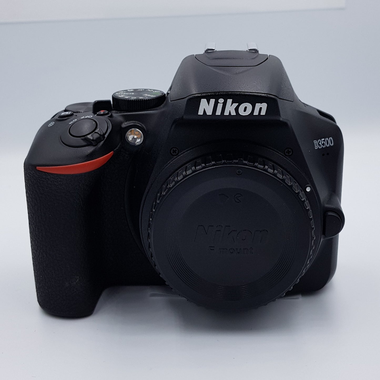 Nikon D3500+18-55mm (Producto ùnico)