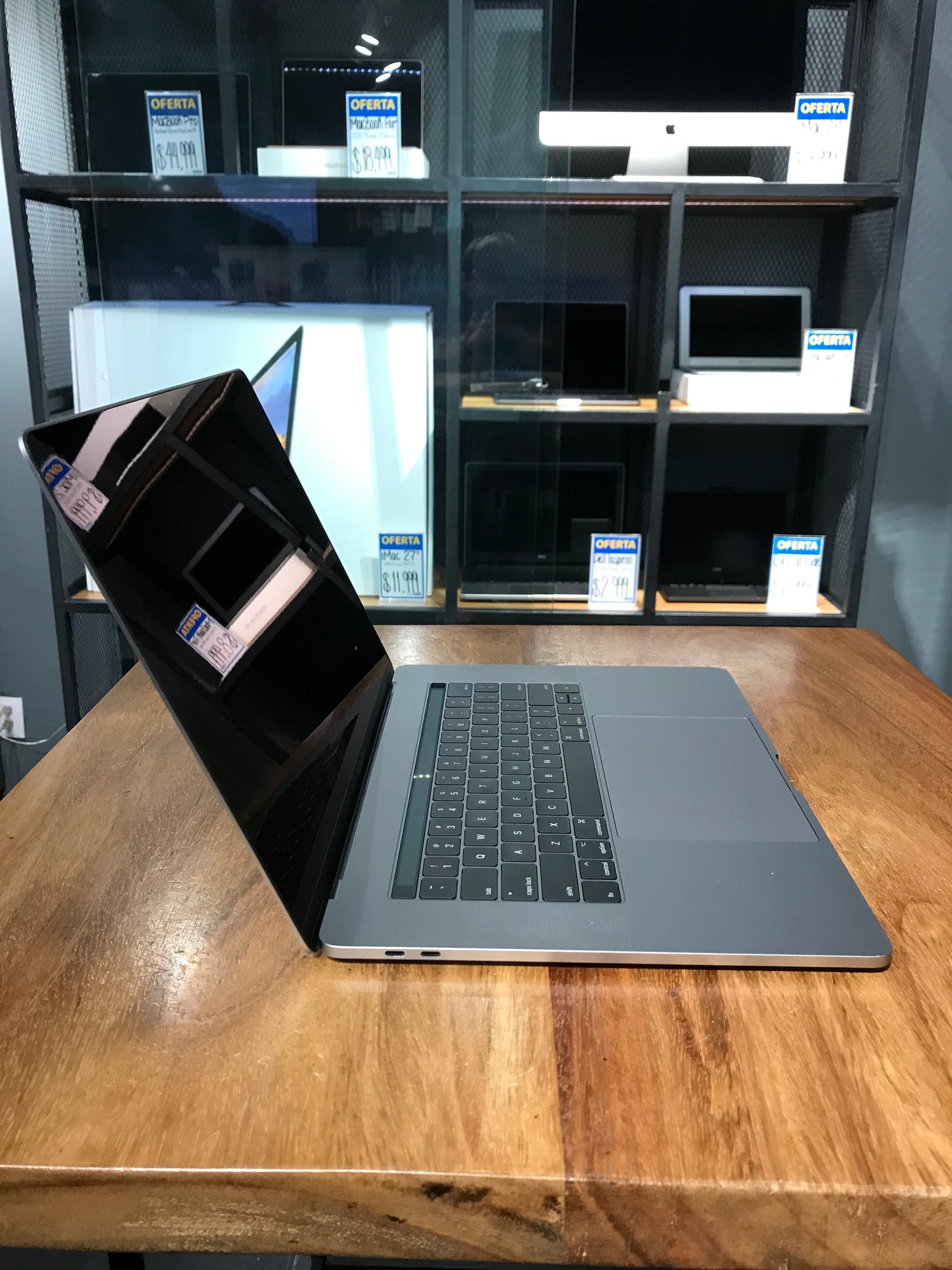 MacBook Pro 15" 256gb TouchBar 2016 (Producto Único)