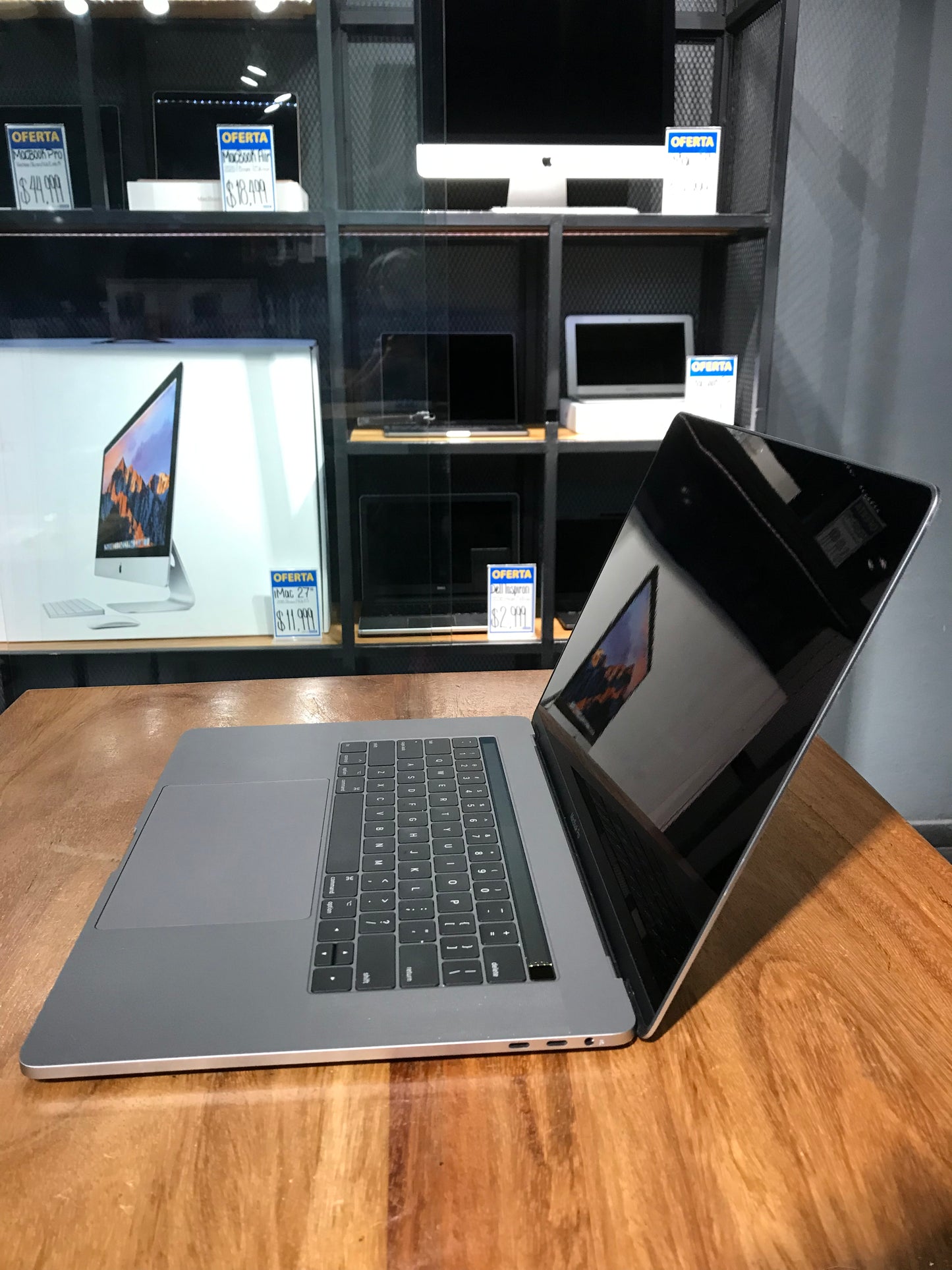 MacBook Pro 15" 256gb TouchBar 2016 (Producto Único)