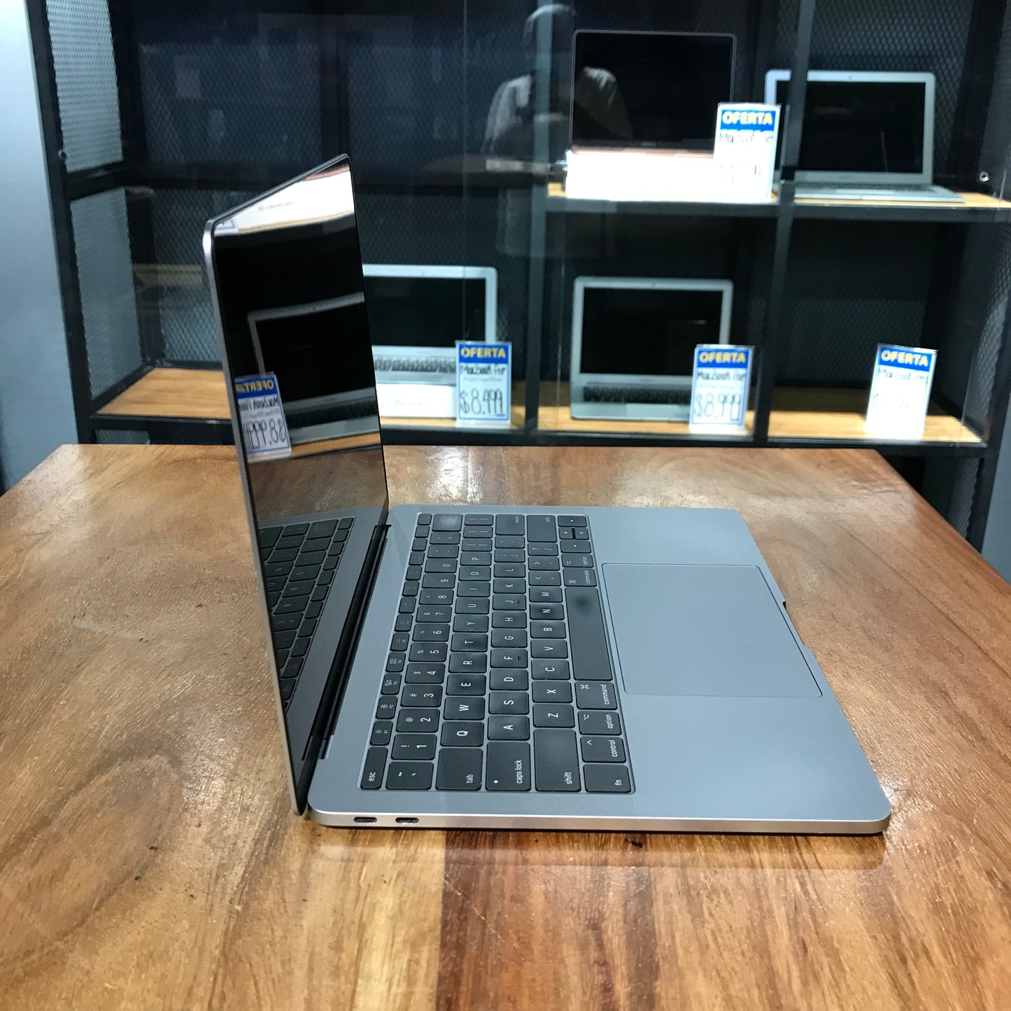 Macbook Pro 13" 2017 8 RAM/128SSD (Producto Único)