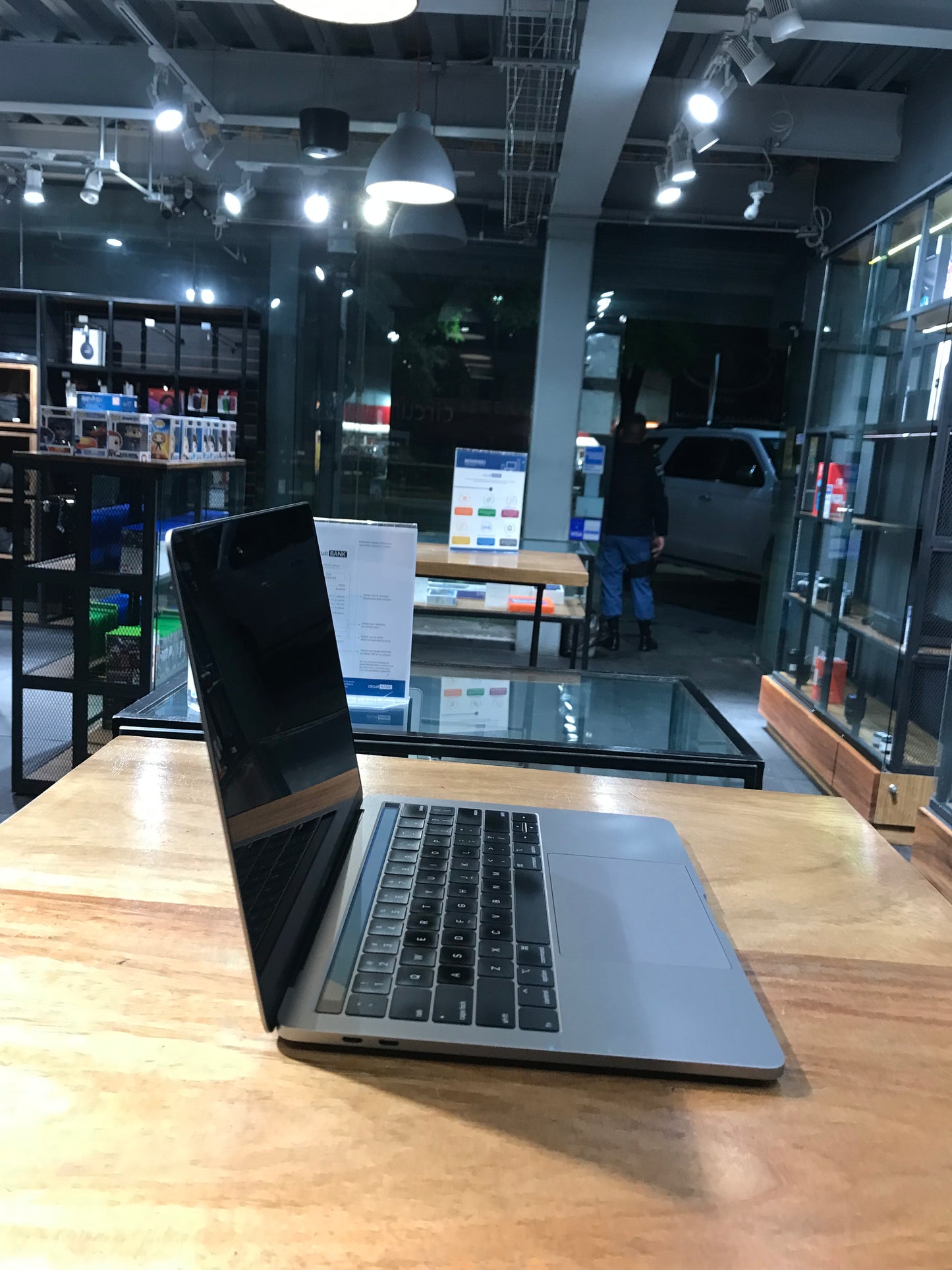 MacBook Pro 13" TouchBar 2019 (Producto Único)