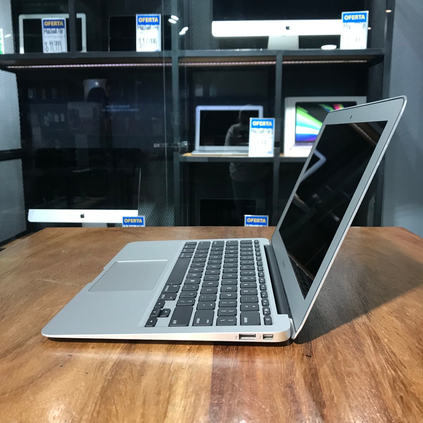 MacBook Air "11" 2015 (Reacondicionado grado A)
