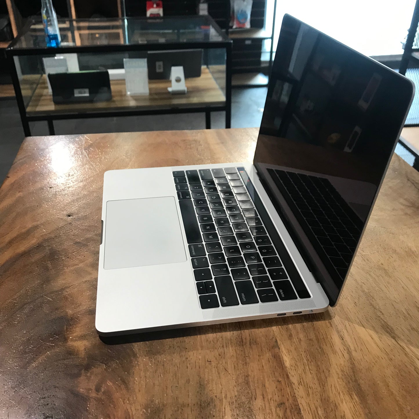 MacBook Pro 13" 2017 256gb (Producto Único)