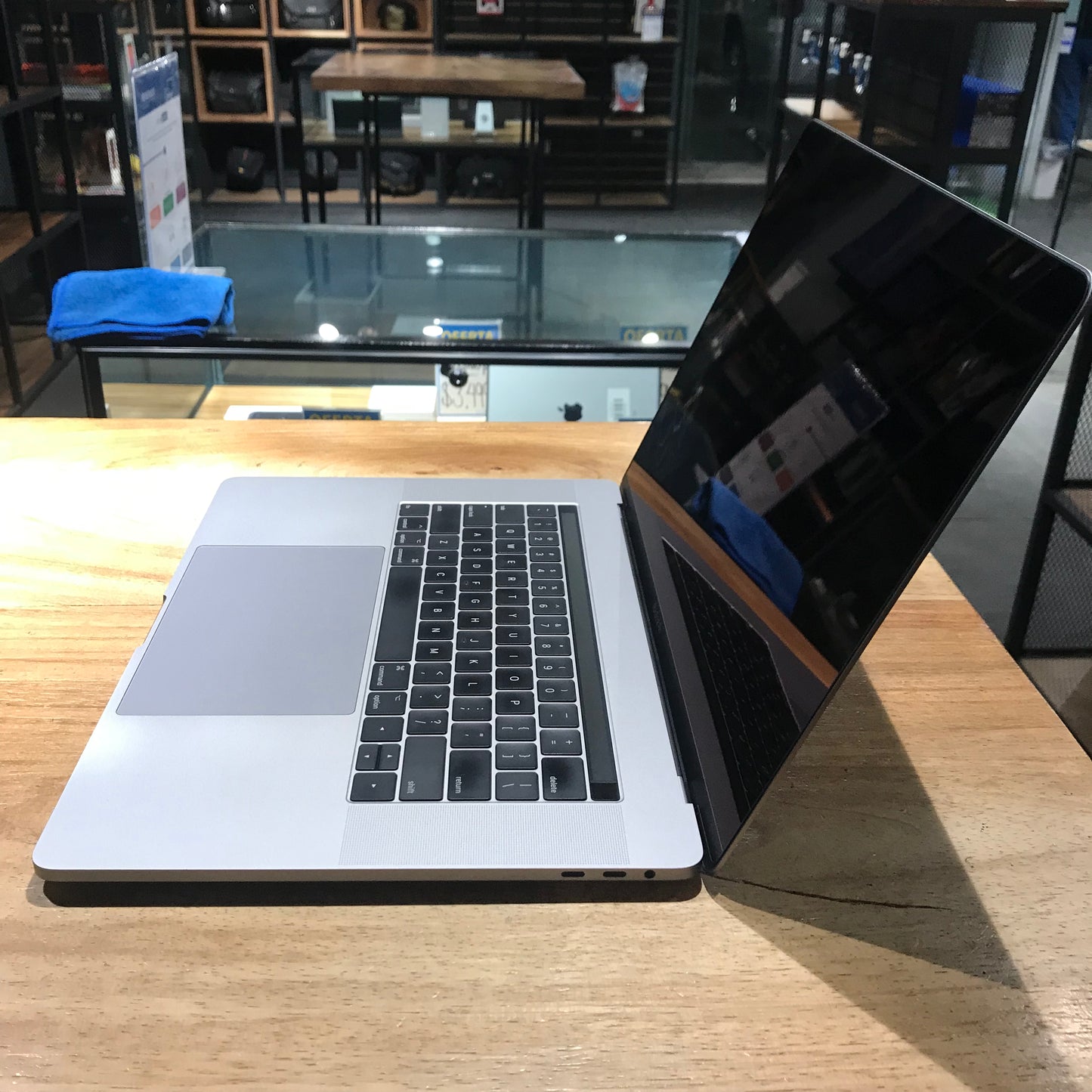 Macbook Pro 15" 2017 256gb (Producto Único)