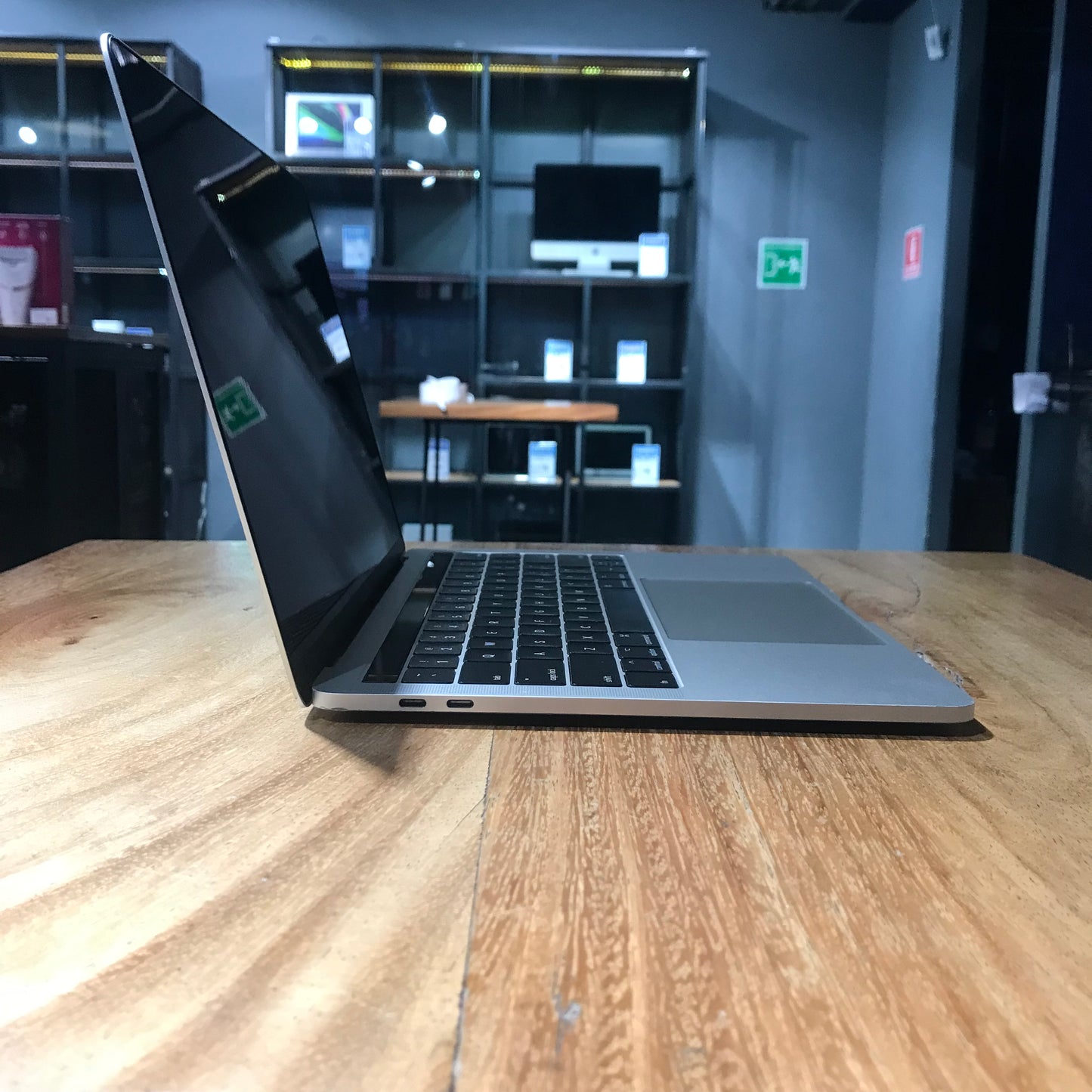 Macbook Pro "13" 2017 TouchBar (Producto Único)