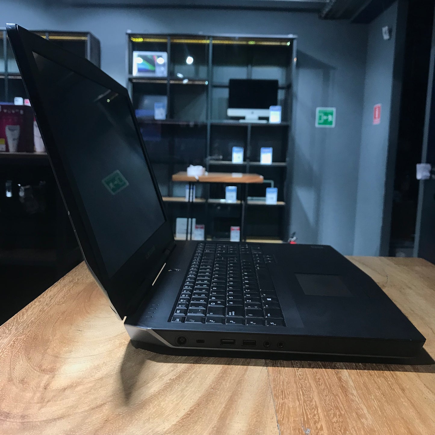 Laptop Alienware 17 (P43F) (Producto Único)