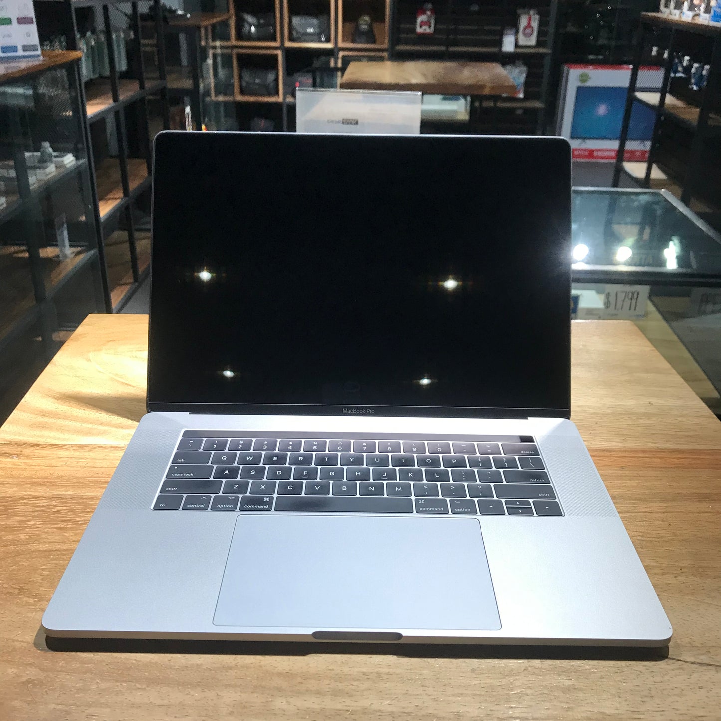 Macbook Pro "15" 2017 TouchBar (Producto Único)