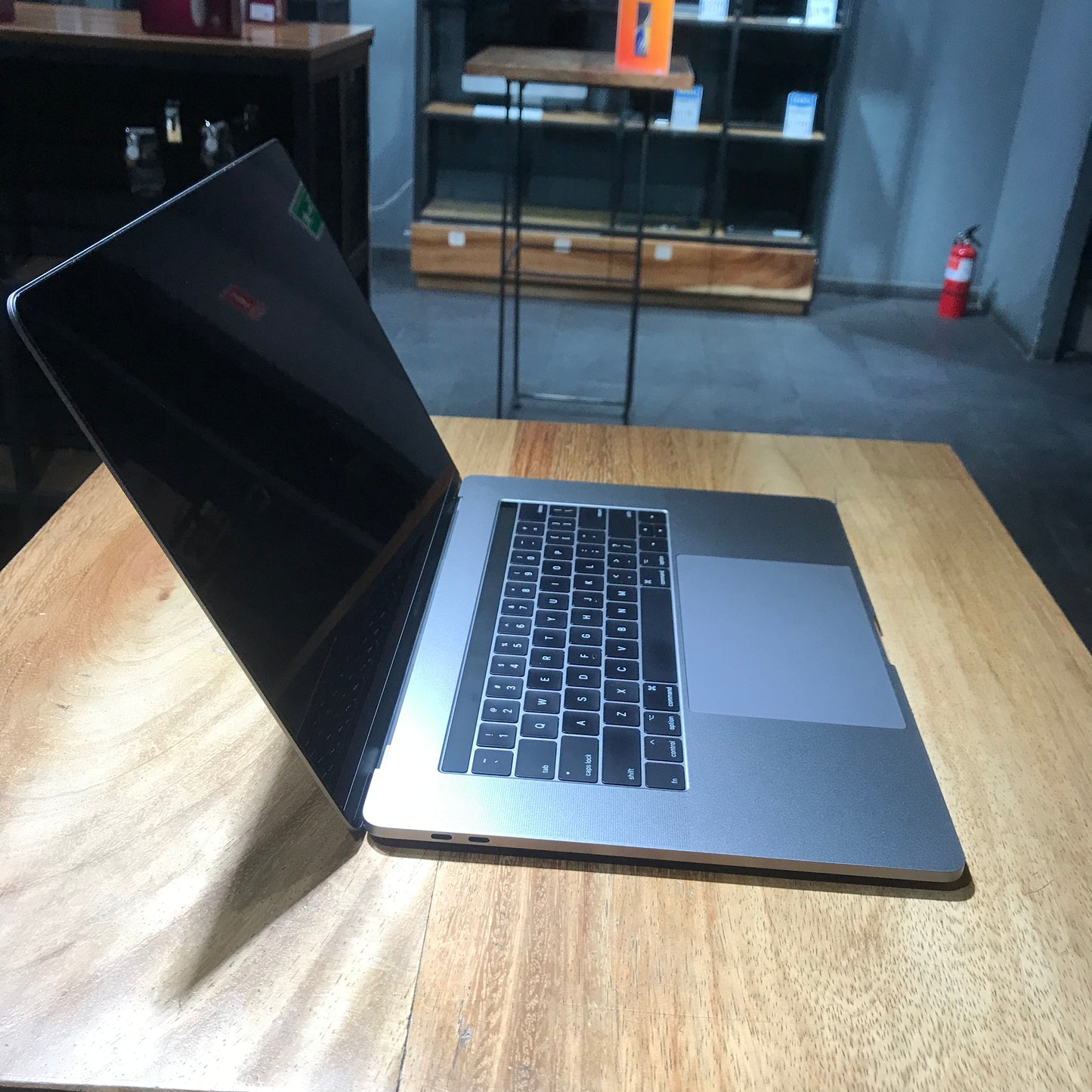 Macbook Pro "15" 2017 TouchBar (Producto Único)