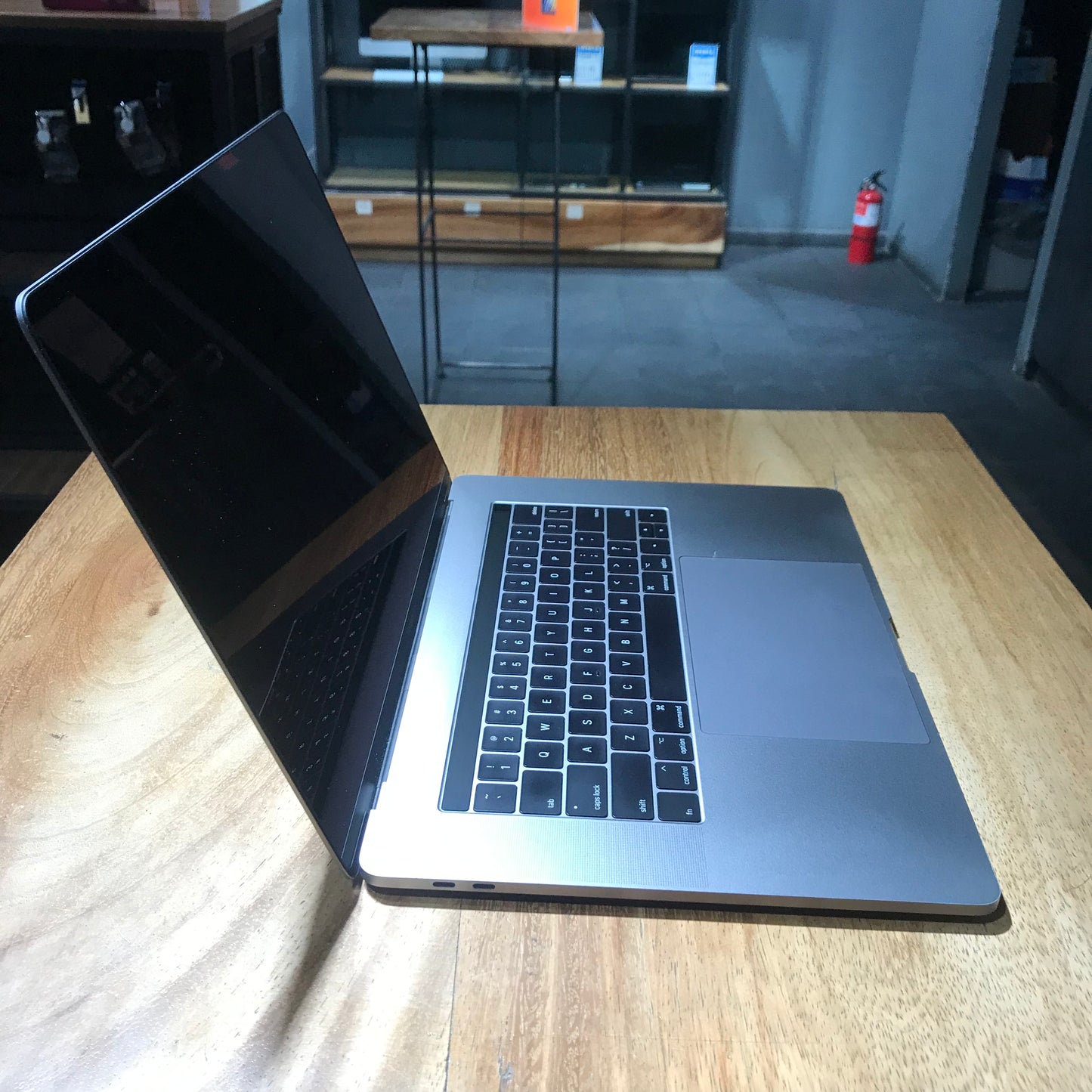 Macbook Pro "15" 2017 TouchBar (Producto Único)