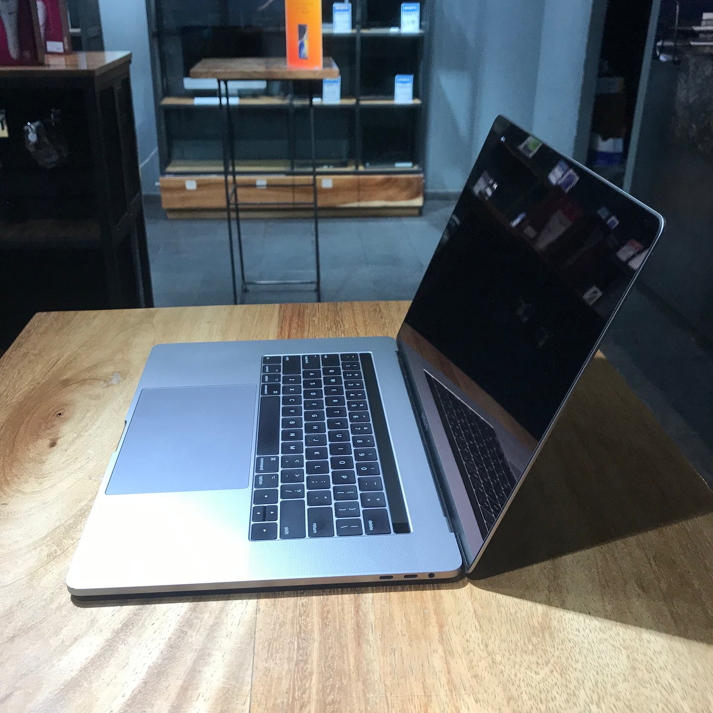 Macbook Pro "15" 2017 TouchBar (Producto Único)