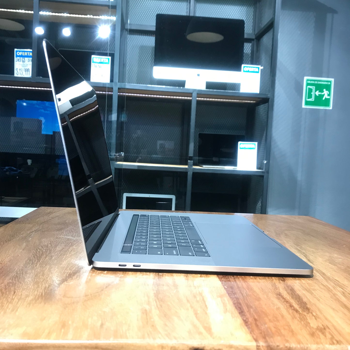 MacBook Pro 15" 2017 256GB (Producto Único)