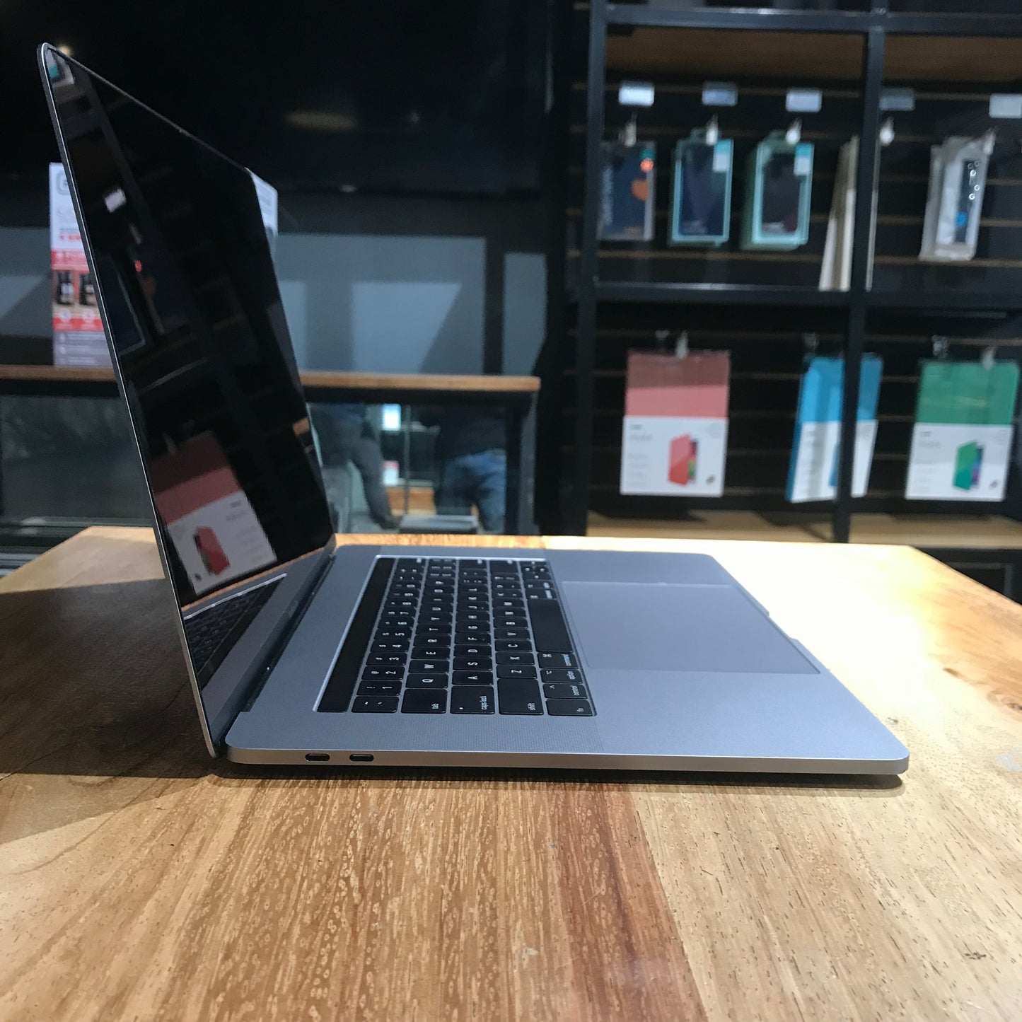 MacBook Pro 15" 2017 256GB (Producto Único)