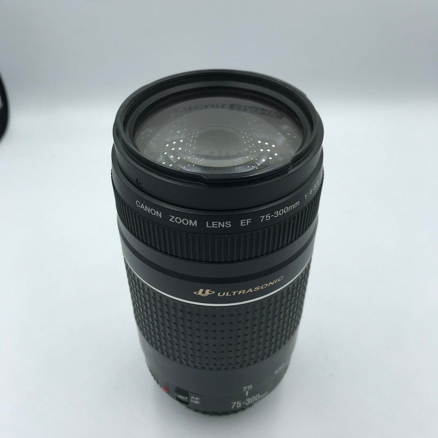 Lente Canon EF 75-300mm f/4-5.6 III USM Ultrasonic (Producto Único)