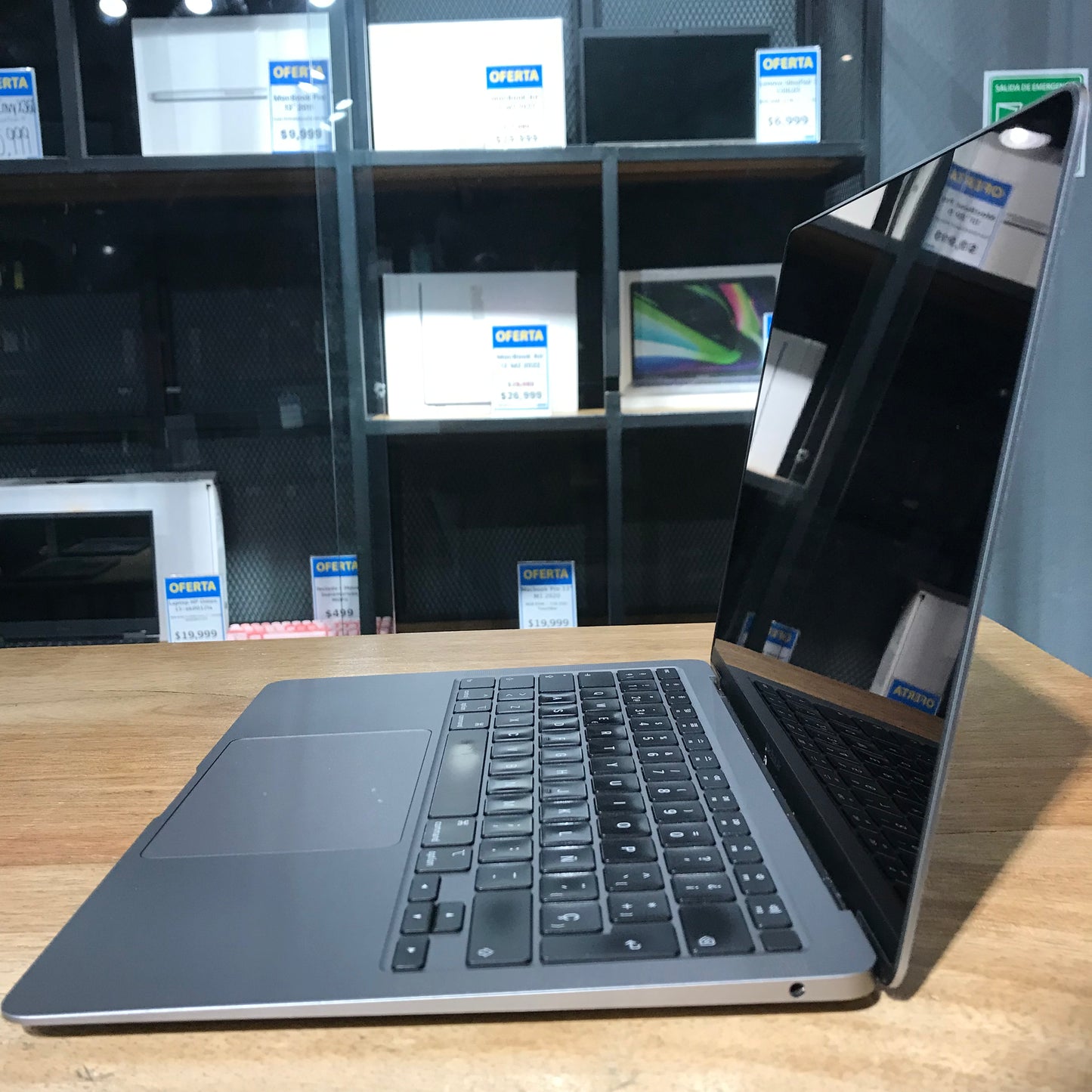 Macbook Air 13" 2020 (Producto Único)
