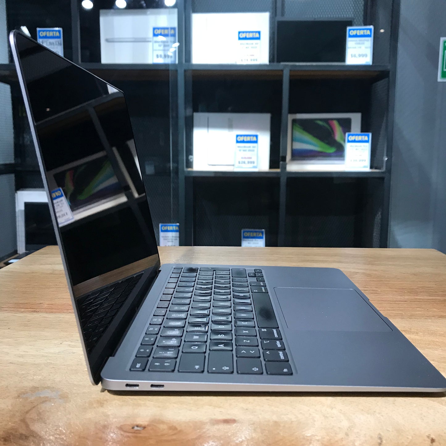 Macbook Air 13" 2020 (Producto Único)