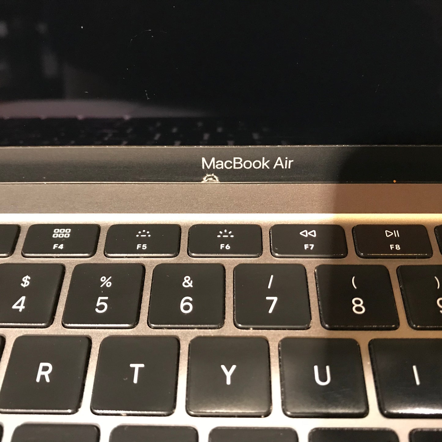 Macbook Air 13" 2020 (Producto Único)