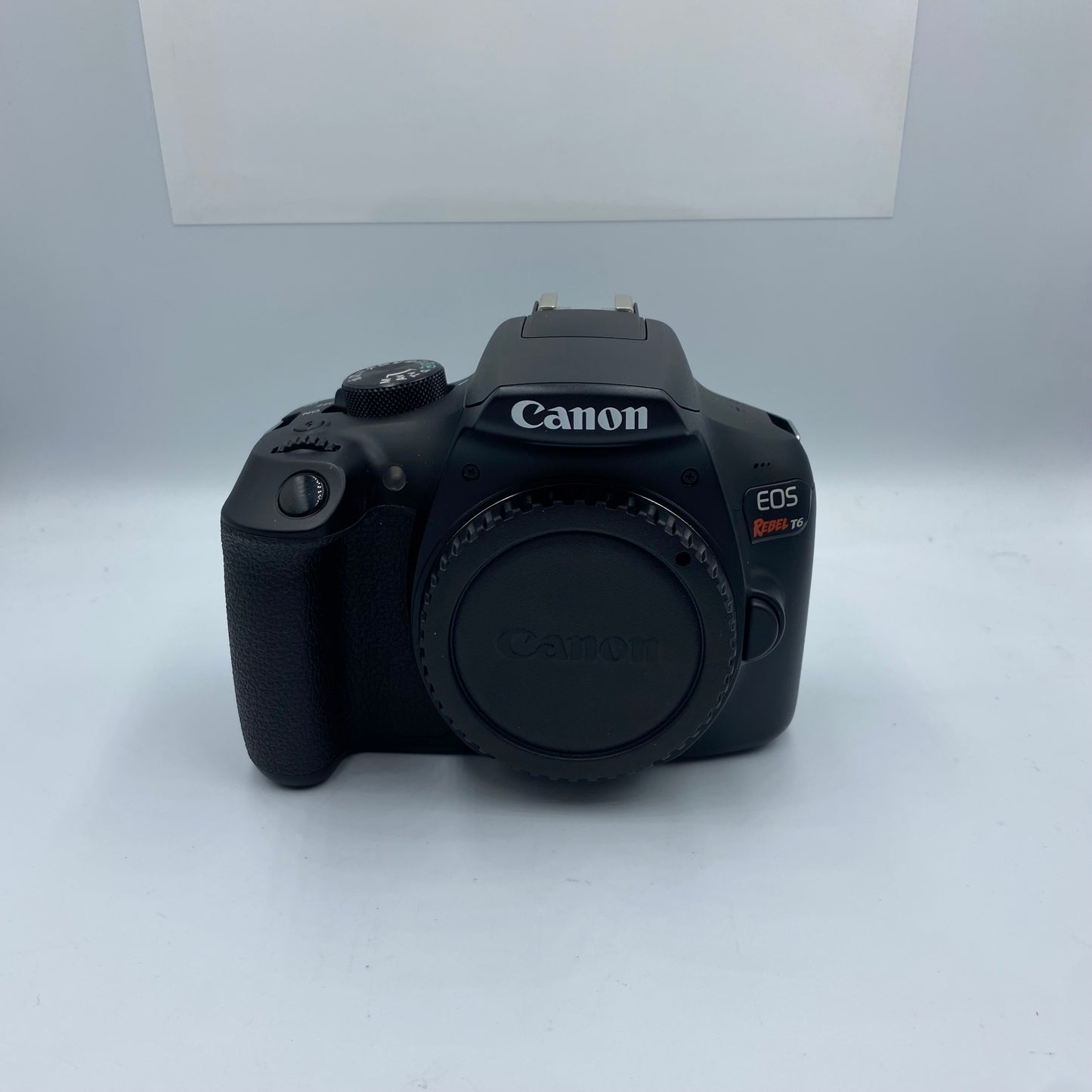 Camara Canon EOS Rebel T6 c/ lente 18-55mm III (Producto Único)